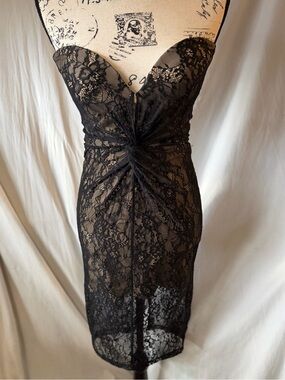 white lace black dress Lady Black Tie - Medindie Dress - White Lace Open Back Dress